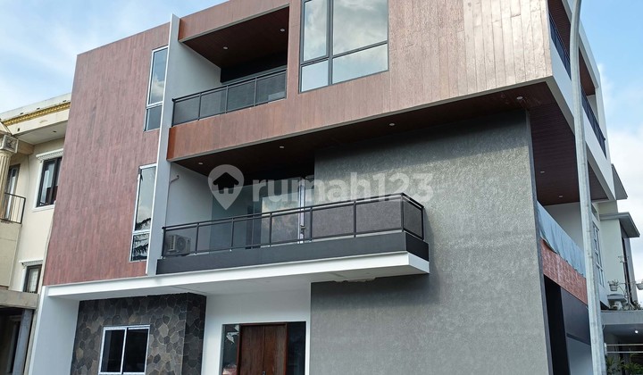 DIJUAL Rumah Baru Hoek 3 Lantai 4 Kamar Semi Furnished Ada Lift di Alam Sutera M596