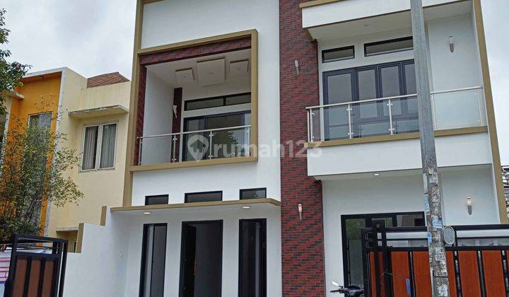 Rumah Baru 2 Lantai 4 Kamar Tidur Siap Huni Lokasi Strategis di Kencana Loka Bsd M557  1