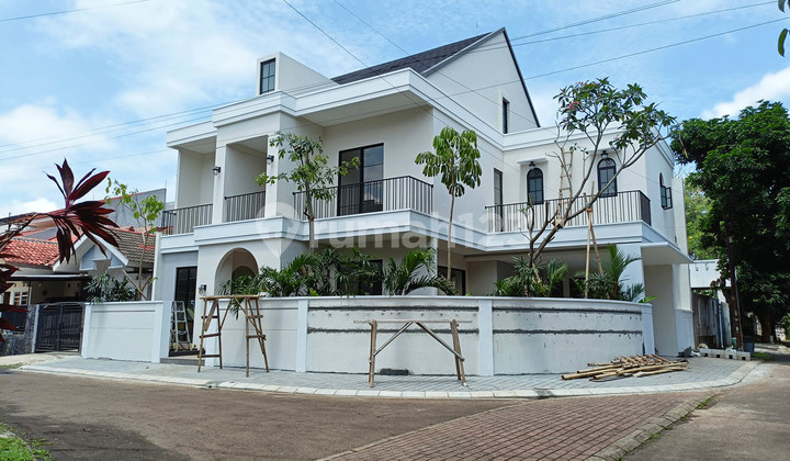 Rumah BARU Cantik Mewah Hoek Classic Modern 5 Kamar Tidur Semi Furnished di BSD M464