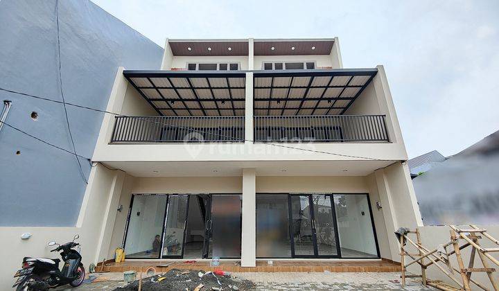 Ruko 3 Lantai Lebar 5 Meter 2 Units Lokasi Strategis di Kencana Loka M369