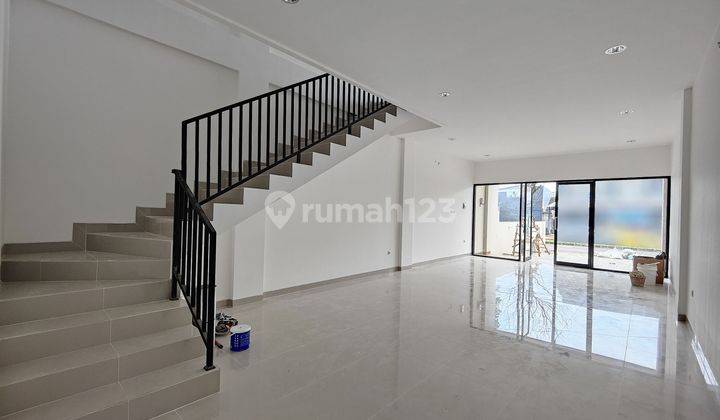 Ruko 3 Lantai Lebar 5 Meter 2 Units Lokasi Strategis di Kencana Loka M369