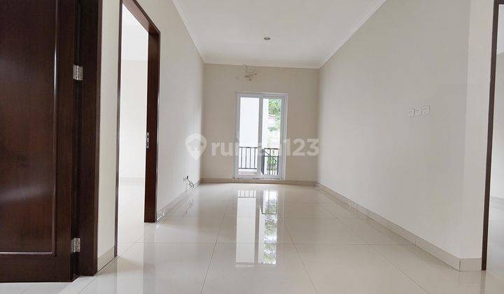 Rumah Hoek Bangunan Mandiri Layout Bagus 4 Kamar di The Icon M323