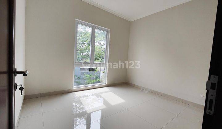 Rumah Hoek Bangunan Mandiri Layout Bagus 4 Kamar di The Icon M323