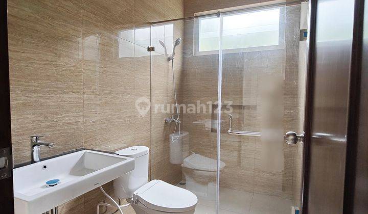 Rumah Hoek Bangunan Mandiri Layout Bagus 4 Kamar di The Icon M323