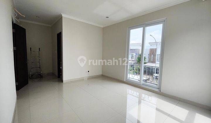 Rumah Hoek Bangunan Mandiri Layout Bagus 4 Kamar di The Icon M323