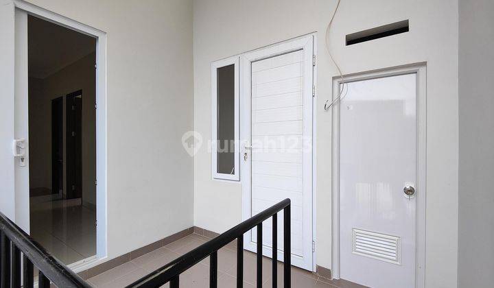 Rumah Hoek Bangunan Mandiri Layout Bagus 4 Kamar di The Icon M323
