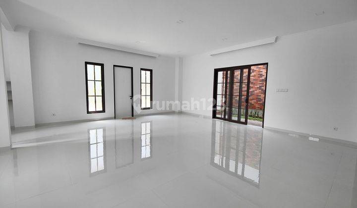 Rumah Baru Hoek Layout Menawan 4 Kamar Siap Huni di The Icon M403
