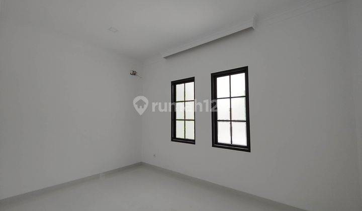 Rumah Baru Hoek Layout Menawan 4 Kamar Siap Huni di The Icon M403