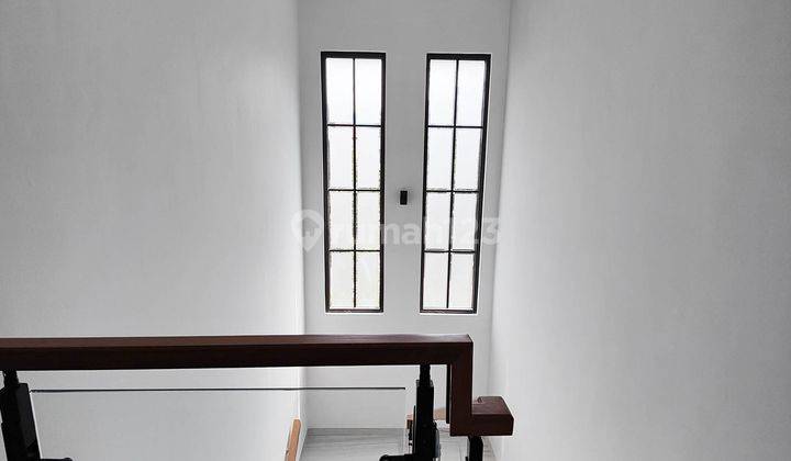 Rumah Baru Hoek Layout Menawan 4 Kamar Siap Huni di The Icon M403