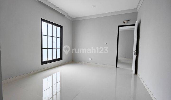 Rumah Baru Hoek Layout Menawan 4 Kamar Siap Huni di The Icon M403