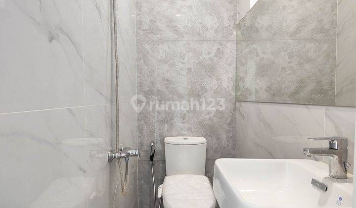 Rumah Hoek 2 Lantai 5 Kamar Tidur Sedang Dibangun di The Icon M348
