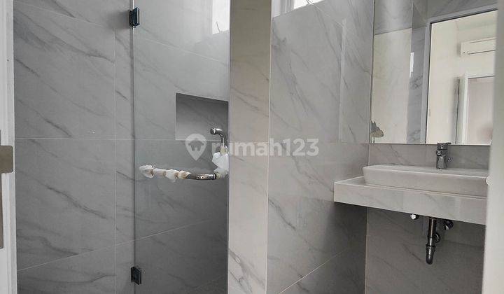 Rumah Hoek 2 Lantai 5 Kamar Tidur Sedang Dibangun di The Icon M348