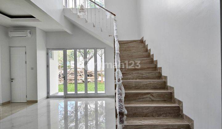 Rumah Hoek 2 Lantai 5 Kamar Tidur Sedang Dibangun di The Icon M348