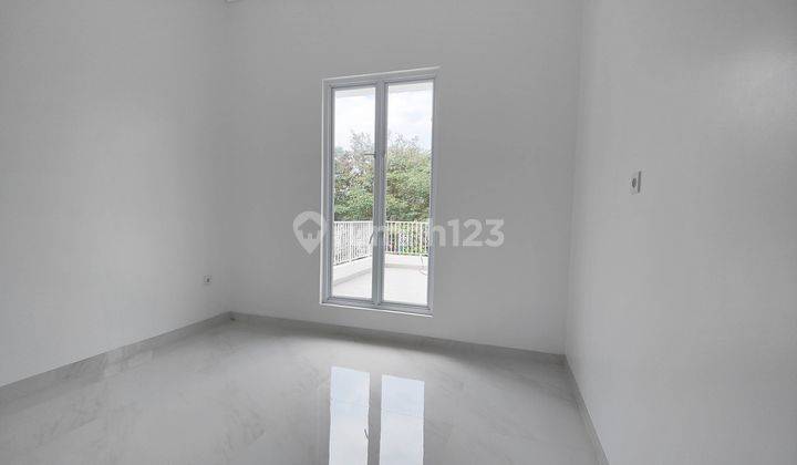 Rumah Hoek 2 Lantai 5 Kamar Tidur Sedang Dibangun di The Icon M348