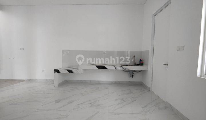 Rumah Hoek 2 Lantai 5 Kamar Tidur Sedang Dibangun di The Icon M348