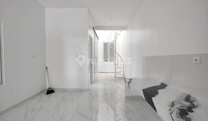 Rumah Hoek 2 Lantai 5 Kamar Tidur Sedang Dibangun di The Icon M348