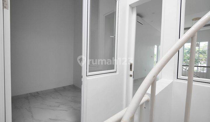 Rumah Hoek 2 Lantai 5 Kamar Tidur Sedang Dibangun di The Icon M348