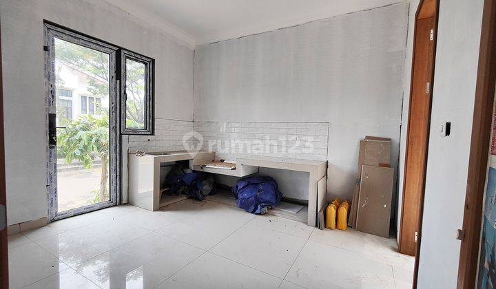 Rumah Baru Hoek 2 Lantai 4 Kamar Tidur Siap Huni Layout Bagus di The Icon M380