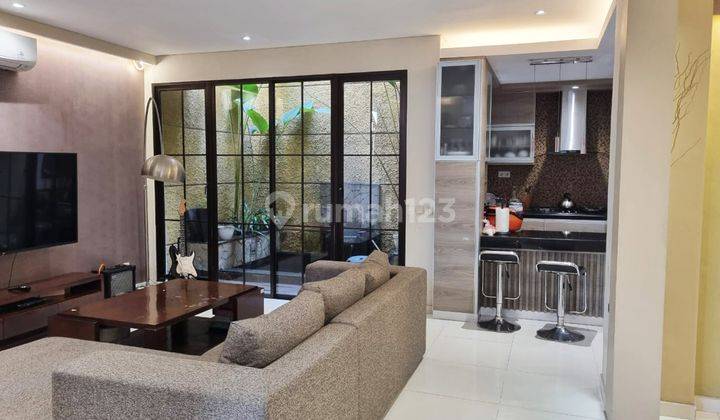 Rumah 2,5 Lantai Sudah Renovasi Rapi Semi Furnished 3 Kamar di Royal Serpong Village Bsd Da9 1