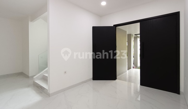 FULL Renovated Neat House Ready to Occupy Spacious Layout 4 Bedrooms at De Park BSD M683 2