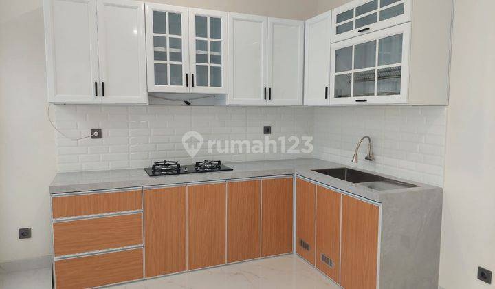 Rumah 2 Lantai Semi Furnished Sudah Renovasi Siap Huni 4 Kamar di Delatinos Bsd J69 2