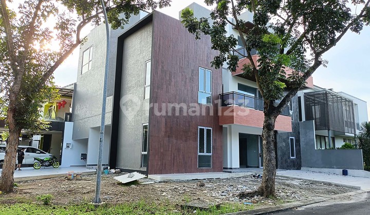DIJUAL Rumah Baru Hoek 3 Lantai 5 Kamar Semi Furnished Ada Lift di Alam Sutera M597