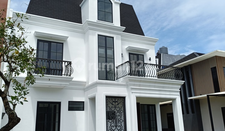 TURUN HARGA Rumah Hoek BARU Mewah Classic Modern 3 Lantai 5 Kamar Semi Furnished Di The Icon Bsd M495