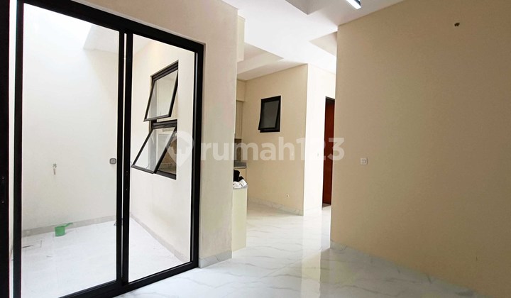 DIJUAL rumah 2 lantai 3 Kamar Semi Furnished Dekat Pintu Tol KRL Rawa Buntu di Bsd M584 2