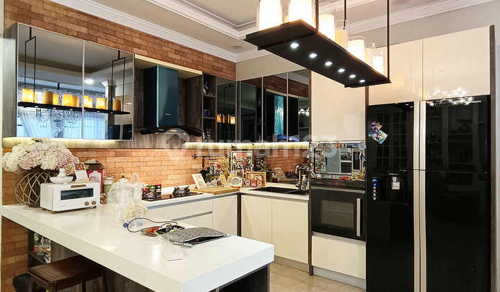 Classic Modern Ready-to-Live Fully Furnished 3-Bedroom House in Alam Sutera M645 2