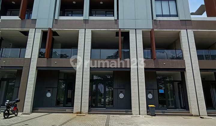 3-Story Shophouse Strategic Location Suitable for Clinics Offices Tutoring Centers in BSD M674 3-Story Shophouse Strategic Location Suitable for Clinics Offices Tutoring Centers in BSD M674
