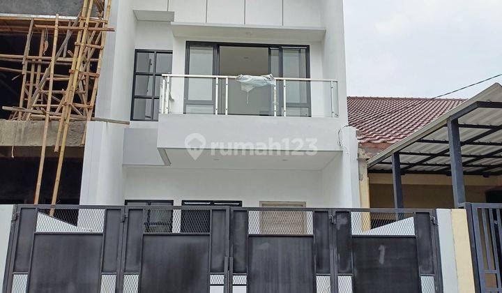 Rumah Sudah Renovasi Rapi Siap Huni 4 Kamar Lokasi Bagus di Villa Melati Mas Bsd M542 1