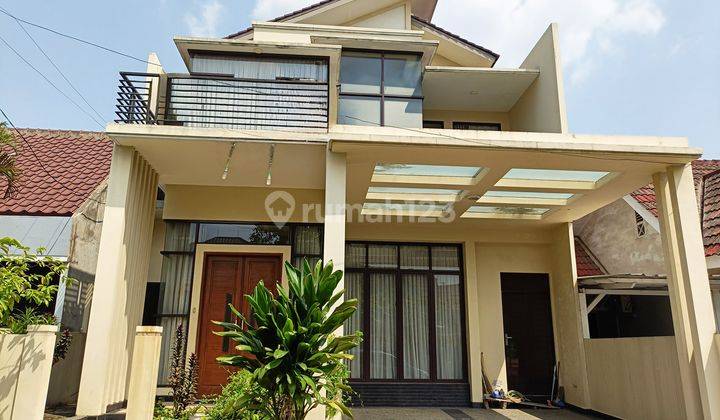 Rumah 2 Lantai 5 Kamar Semi Furnished Sudah Renovasi di Nusa Loka Bsd M523 1