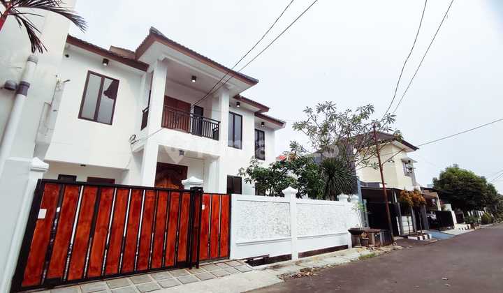 Rumah Siap Huni Dalam Komplek Mega Cinere, Selangkah Dari Pintu Tol Brigif