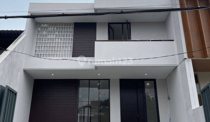 tampak depan rumah brand new  di cinere,