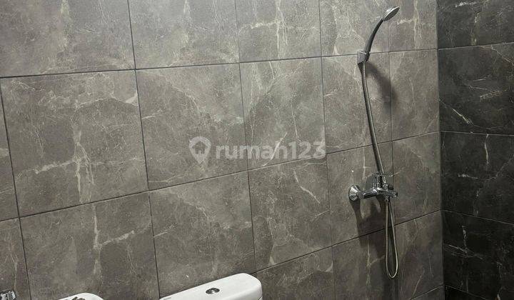 kamar mandi rumah brand new di cinere