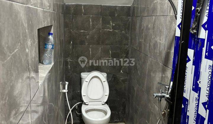 kamar mandi rumah brand new di cinere