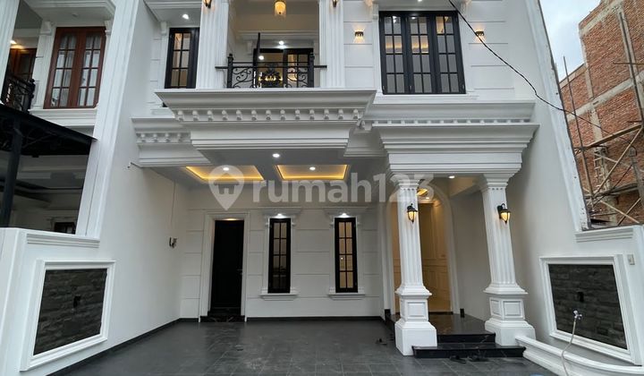 Rumah Modern Dalam Cluster Di Jl Kahfi , Jagakarsa