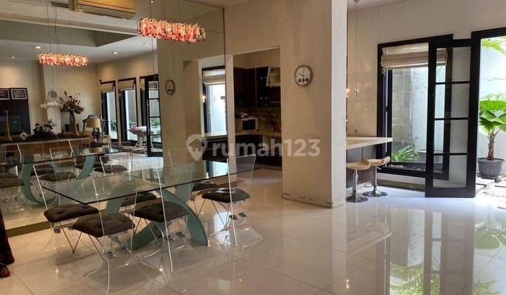 Dijual Rumah Bagus Furnished SHM di Graha Famili, Blok Favorite 1