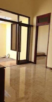 Rumah di Taman Gapura, Surabaya Jarang Ada Lokasi Dekat G Walk 9