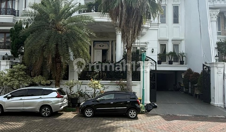 Rumah Mewah Klasik Eropa di Kelapa Gading
