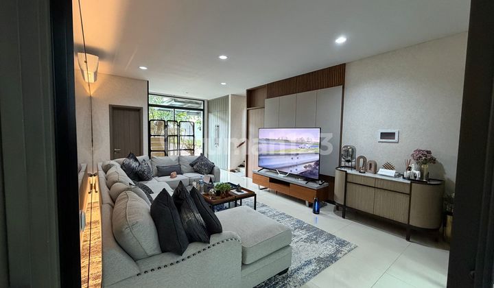 Rumah Hoek Cakep Samping Club House di BSD City