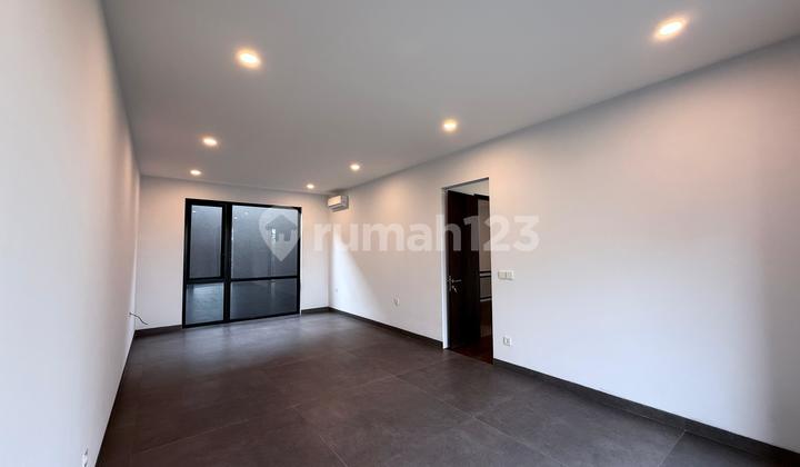 Jual Rumah Mewah Bangunan Mandiri, Sutera Feronia Park Alam Sutera  2