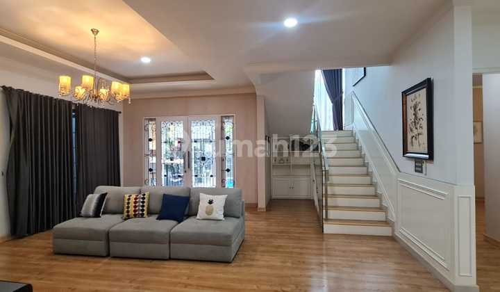 Rumah Mewah Bangunan Mandiri Private Pool di BSD 1