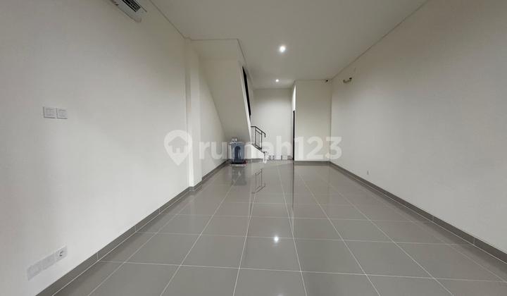 Ruko Gandeng Sorrento Grande East - Hadap Jalan 