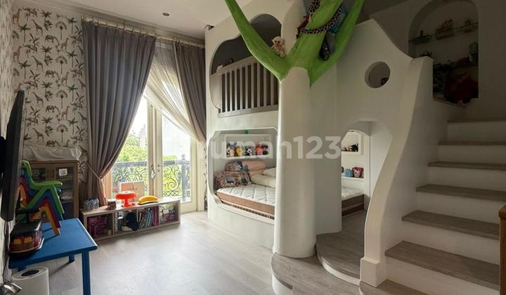 Rumah Mewah Klasik Eropa di Kelapa Gading 2