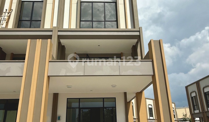 Ruko Hook Hadap Jalan Il Lago Grande - Gading Serpong