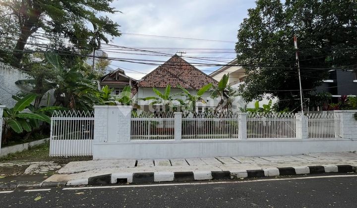 Jual Rumah Bangunan Tua Depan Lapangan Borobudur Menteng