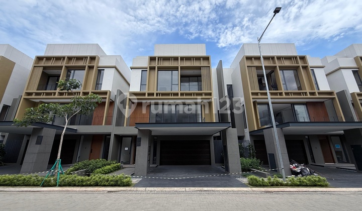 Ready to Occupy Neat 3-Story House, Enchante Cluster BSD Ready to Occupy Neat 3-Story House, Enchante Cluster BSD