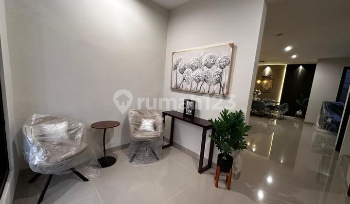 Full Furnished Rumah Private Pool  Taman Bromo - Lippo Karawaci 2