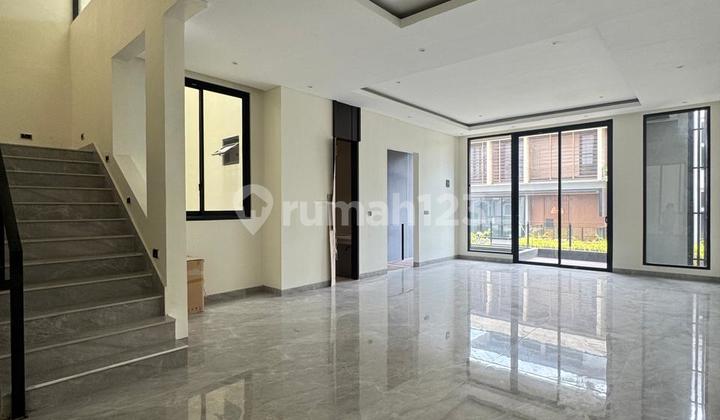 7 Minutes from Kebon Jeruk Toll Gate, Permata Buana House - West Jakarta 2